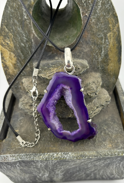 Agate Pendant Purple 2"