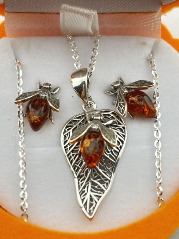 Baltic Amber Pendant & Earrings Set in a Gift Box - Fly on Leaf