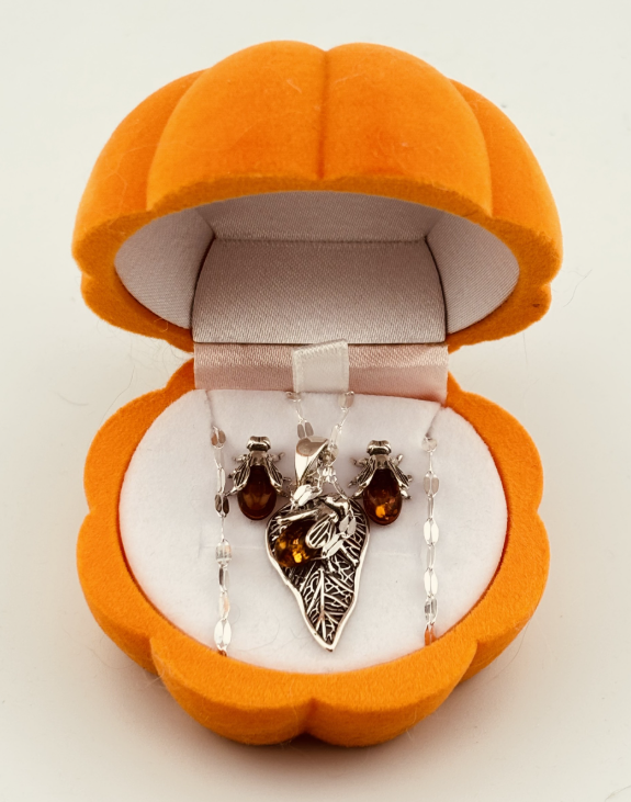 Baltic Amber Pendant & Earrings Set in a Gift Box - Fly on Leaf