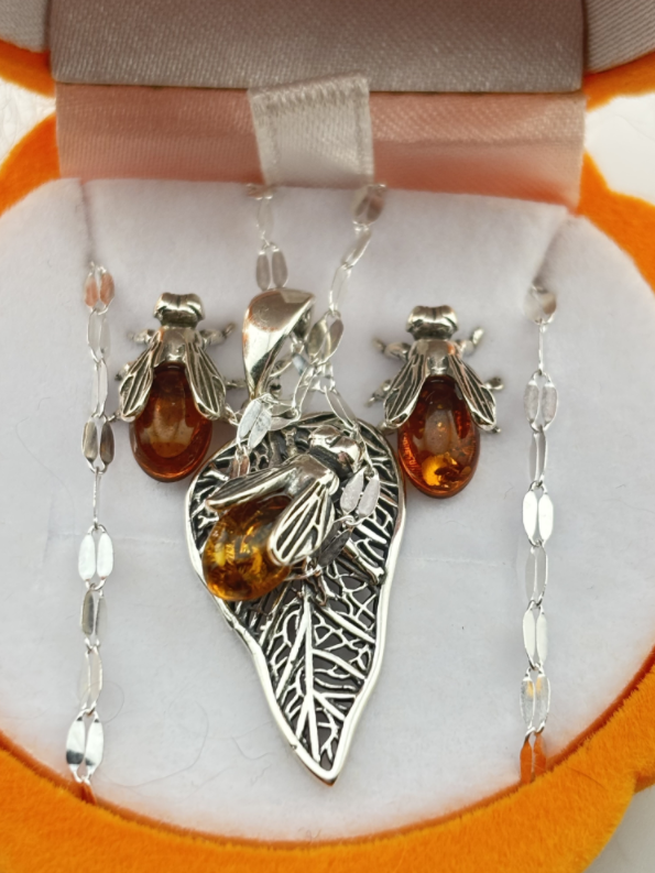 Baltic Amber Pendant & Earrings Set in a Gift Box - Fly on Leaf