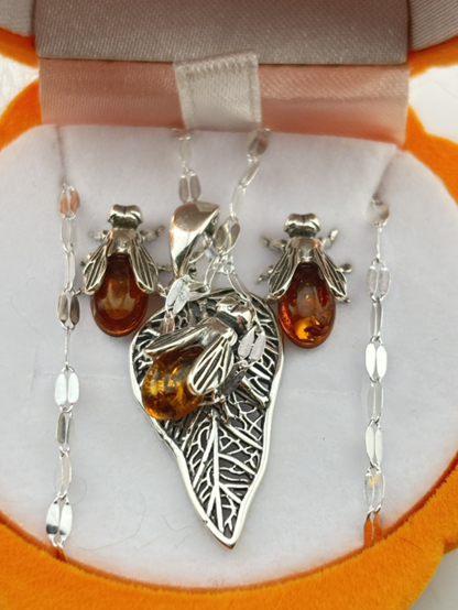 Baltic Amber Pendant & Earrings Set in a Gift Box - Fly on Leaf