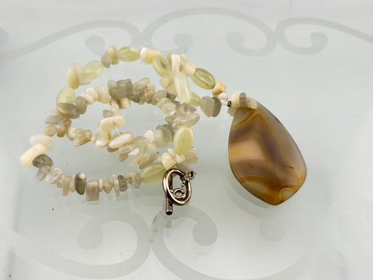 Agate Necklace with Toggle Clasp