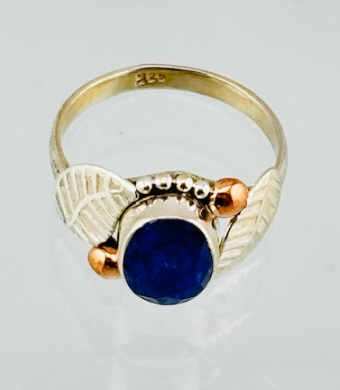 8713 - Sapphire Leaf Design Ring Size 9